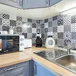 Free Parking - Very - Balcony Apartment