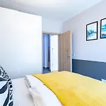 Free Parking - Very - Balcony