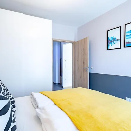 Free Parking - Very - Balcony